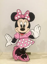 Afbeelding in Gallery-weergave laden, Gepersonaliseerde grote cut-out Minnie Mouse Bowtique foamboard