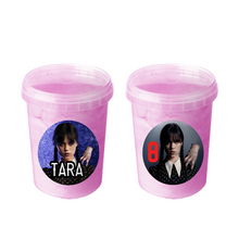 Afbeelding in Gallery-weergave laden, Gepersonaliseerde Wednesday suikerspin emmers