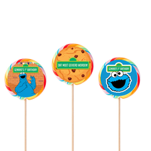 Afbeelding in Gallery-weergave laden, Gepersonaliseerde Koekie Monster ronde regenboog lollies
