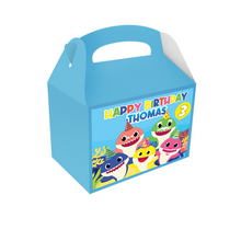 Afbeelding in Gallery-weergave laden, Gepersonaliseerde Baby Shark traktatie uitdeel doos