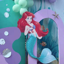 Afbeelding in Gallery-weergave laden, Gepersonaliseerde grote Ariel cut-out foamboard