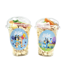 Afbeelding in Gallery-weergave laden, Gepersonaliseerde Bluey (Jongens) snoep en popcorn bekers