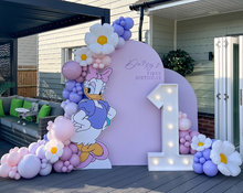 Afbeelding in Gallery-weergave laden, Gepersonaliseerde grote cut-out Minnie Mouse Bowtique foamboard