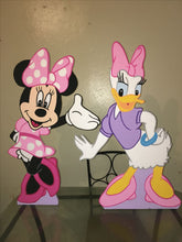Afbeelding in Gallery-weergave laden, Gepersonaliseerde grote cut-out Minnie Mouse Bowtique foamboard