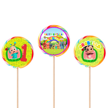 Afbeelding in Gallery-weergave laden, Gepersonaliseerde CoComelon ronde regenboog lollies