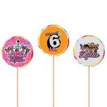 Afbeelding in Gallery-weergave laden, Gepersonaliseerde LOL Surprise ronde regenboog lollies