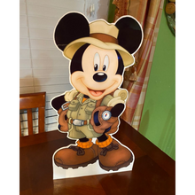 Afbeelding in Gallery-weergave laden, Gepersonaliseerde grote cut-out Mickey Safari foamboard