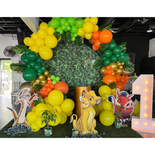 Afbeelding in Gallery-weergave laden, Gepersonaliseerde grote Lion King cut-out foamboard