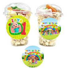Afbeelding in Gallery-weergave laden, Gepersonaliseerde CoComelon snoep en popcorn bekers