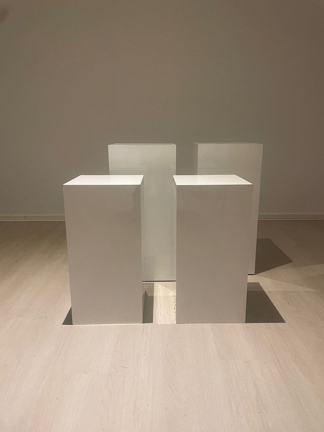 Vierkante Witte Pilaren Decoratie Verhuur