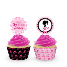 Afbeelding in Gallery-weergave laden, Gepersonaliseerde Barbie cupcake prikkers + omwikkeling
