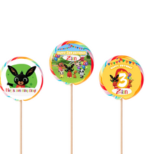 Afbeelding in Gallery-weergave laden, Gepersonaliseerde Bing Bunny ronde regenboog lollies
